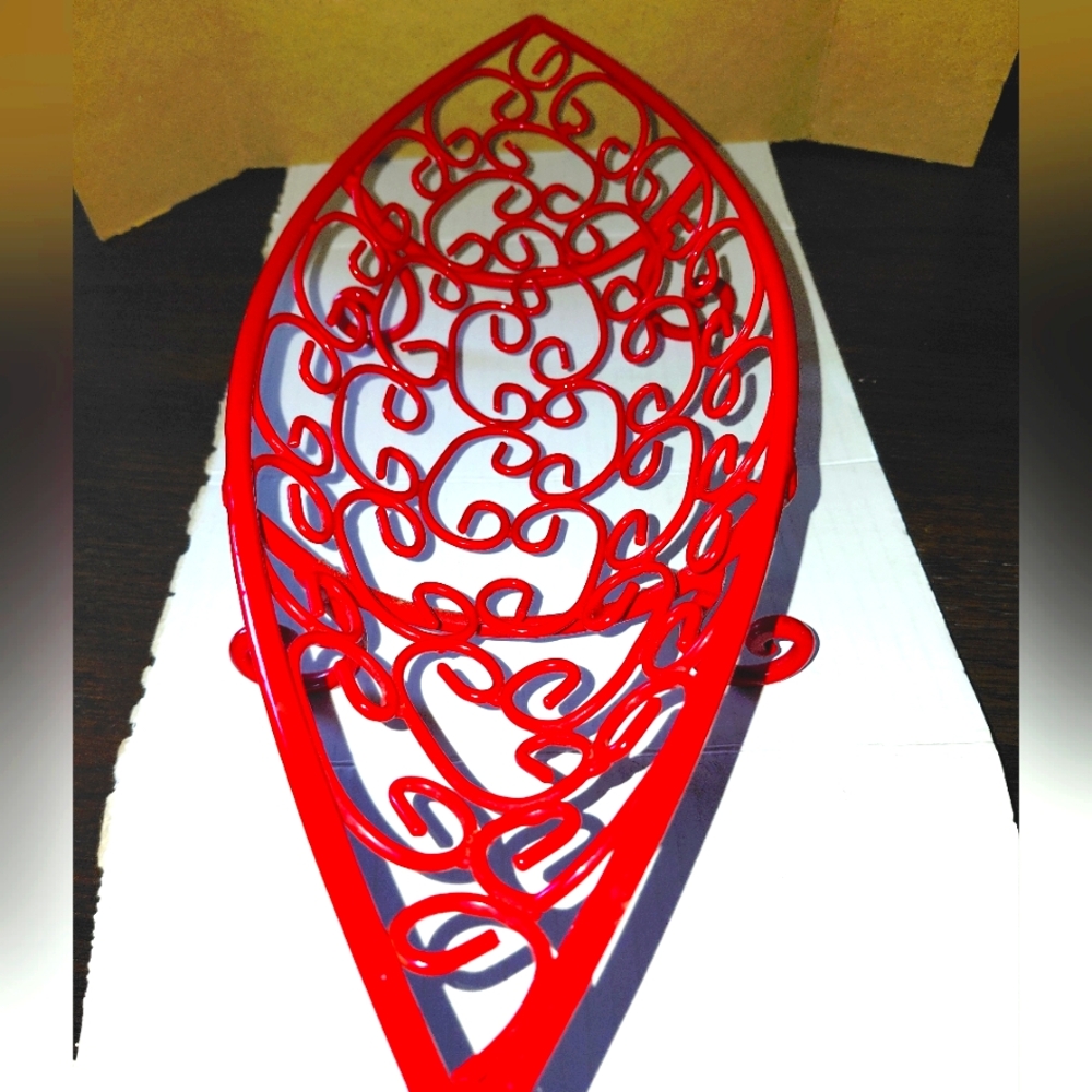 🛼Red Decorative Metal Scrollwork Stand - Picture 4 of 5